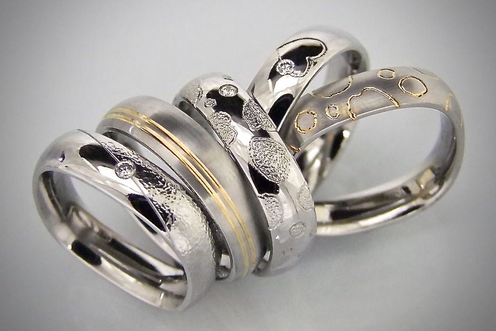 Hjerteformet vielsesringe Royal Charm, er den perfekte forlovelses ring, vælg mellem guld og hvidguld 